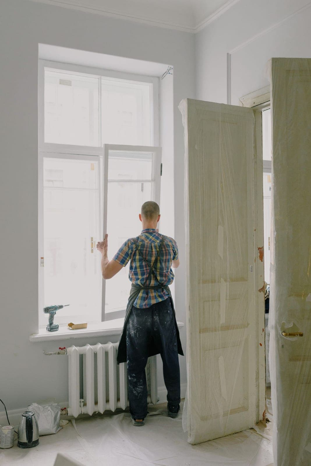 Installer setting a new window into the existing opening